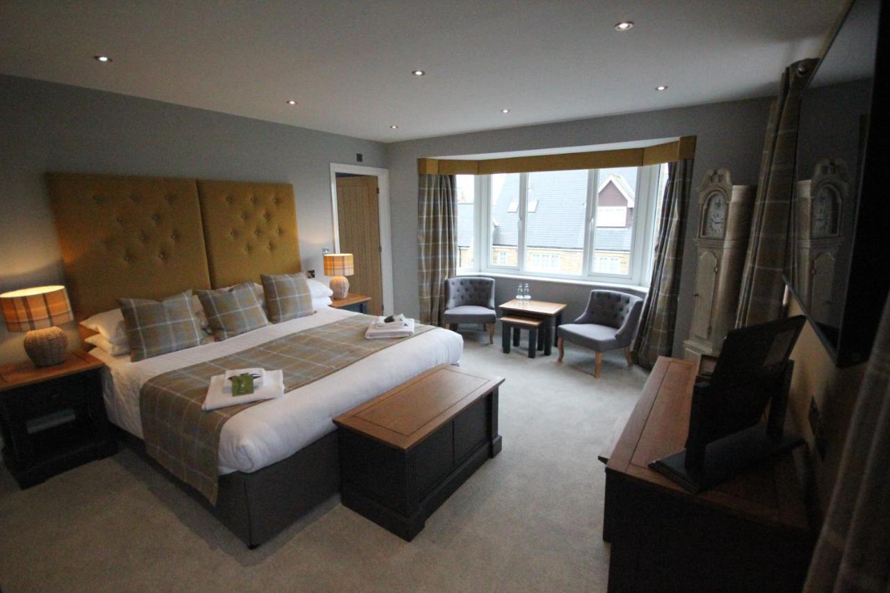The Sunningdale Hotel Bamburgh Bagian luar foto