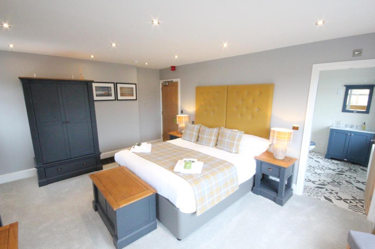 The Sunningdale Hotel Bamburgh Bagian luar foto