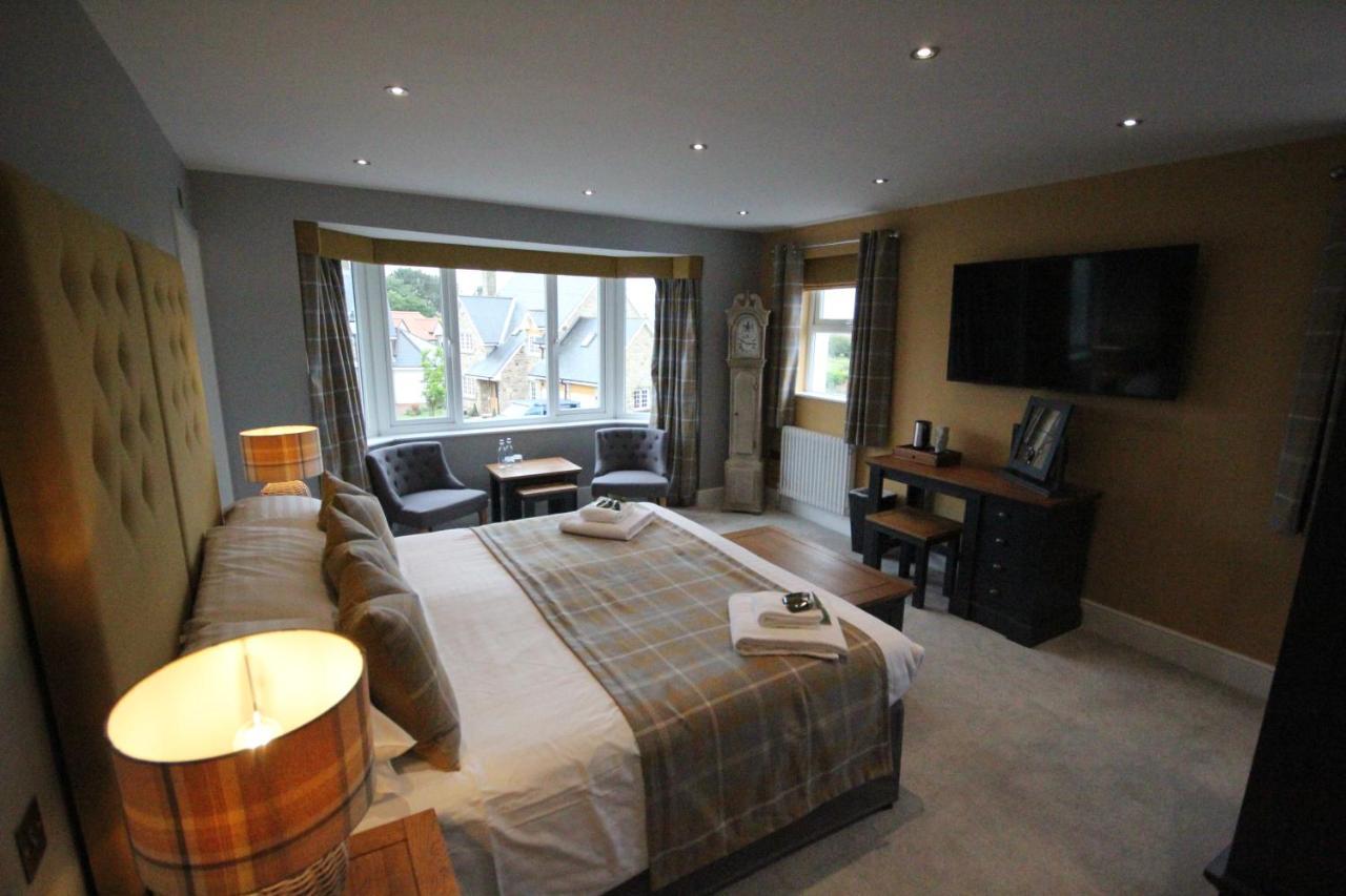The Sunningdale Hotel Bamburgh Bagian luar foto
