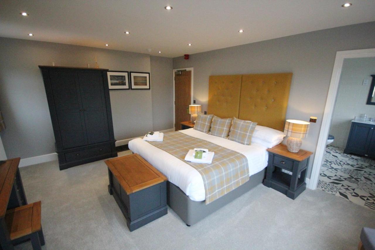 The Sunningdale Hotel Bamburgh Bagian luar foto