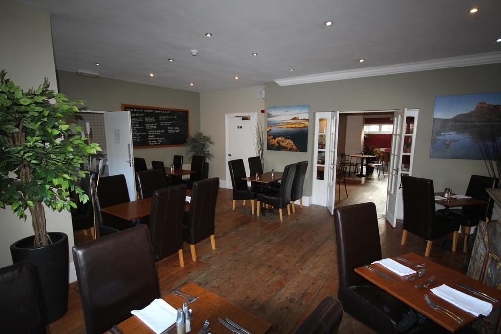 The Sunningdale Hotel Bamburgh Bagian luar foto