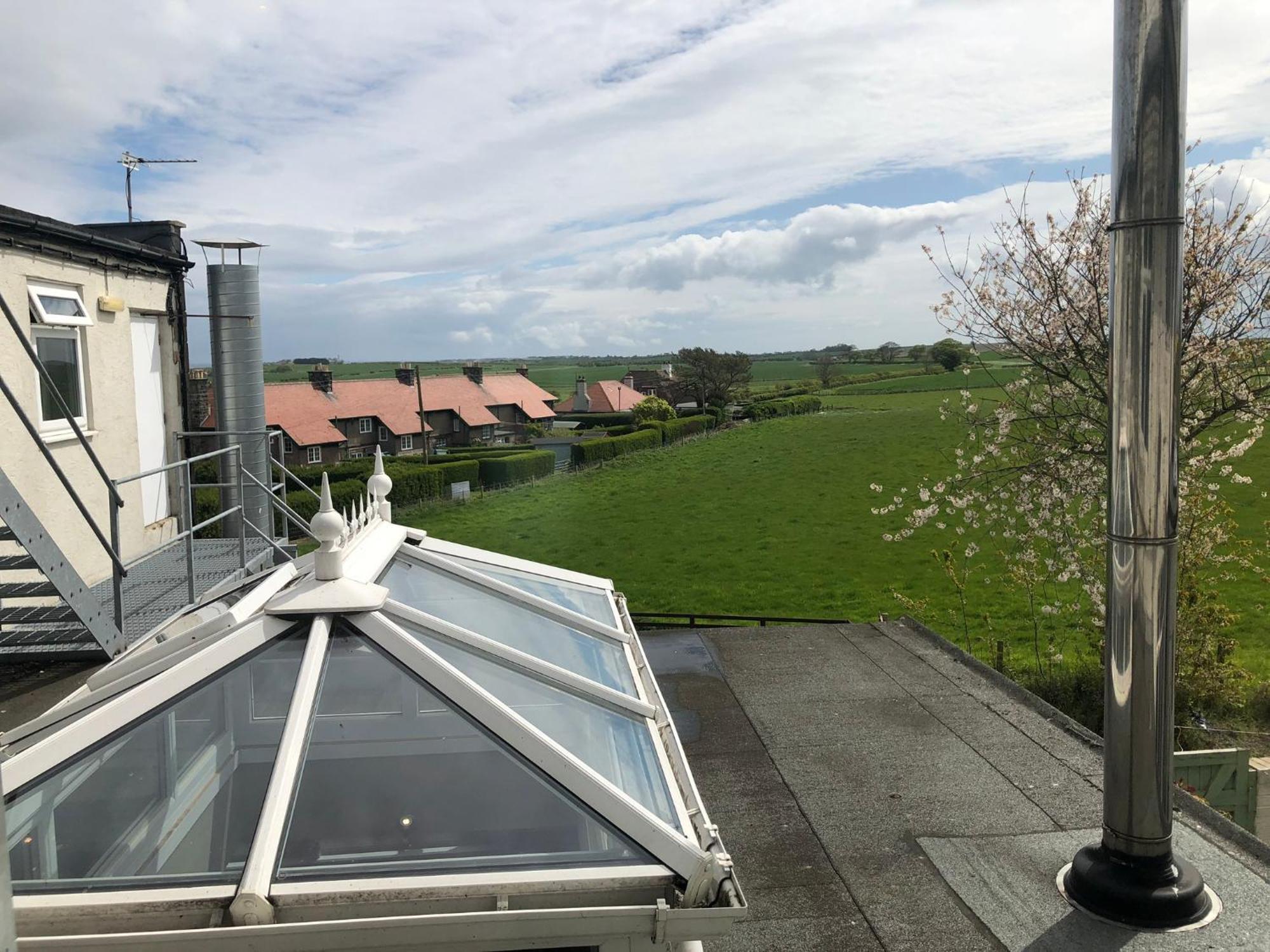 The Sunningdale Hotel Bamburgh Bagian luar foto