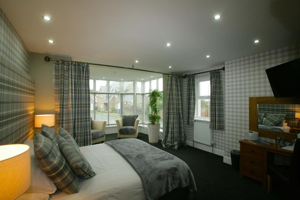The Sunningdale Hotel Bamburgh Bagian luar foto
