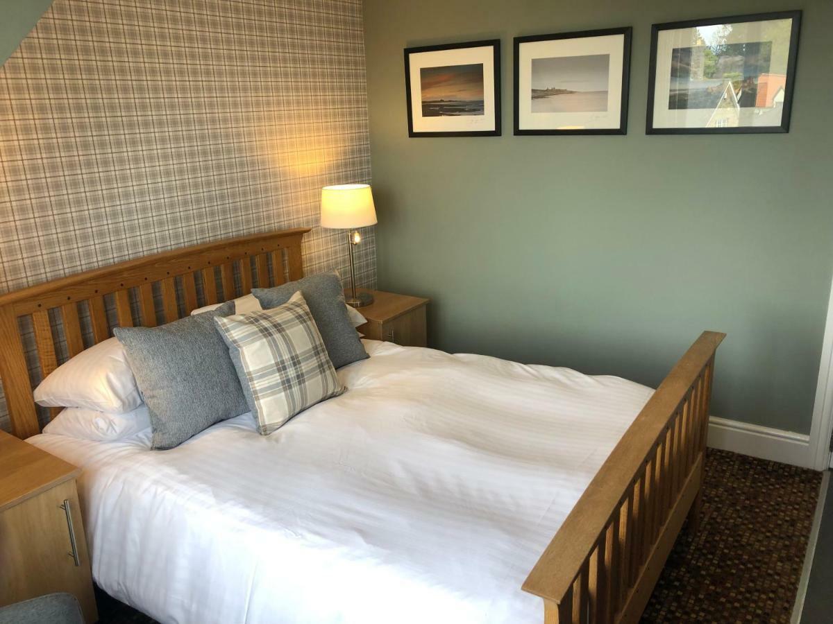 The Sunningdale Hotel Bamburgh Bagian luar foto